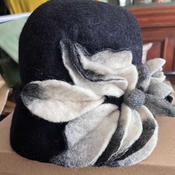 Unique felted hat - Picture 1 of 3